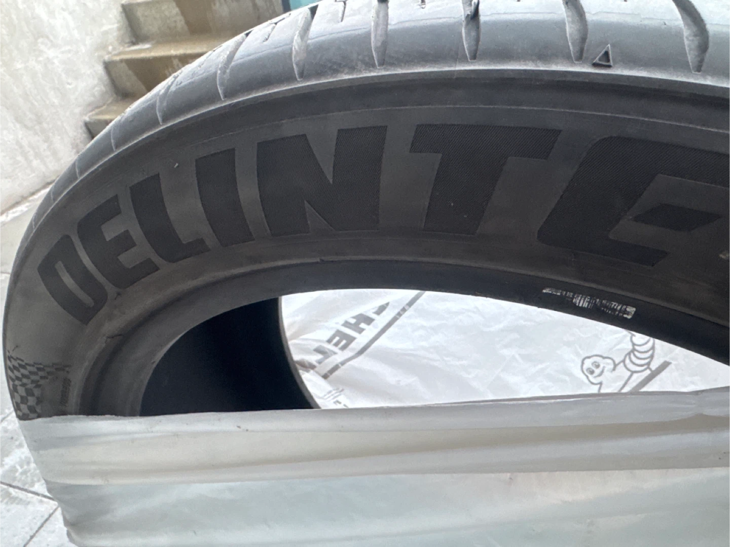 Delinte 305/40R22 Tire - photo 4