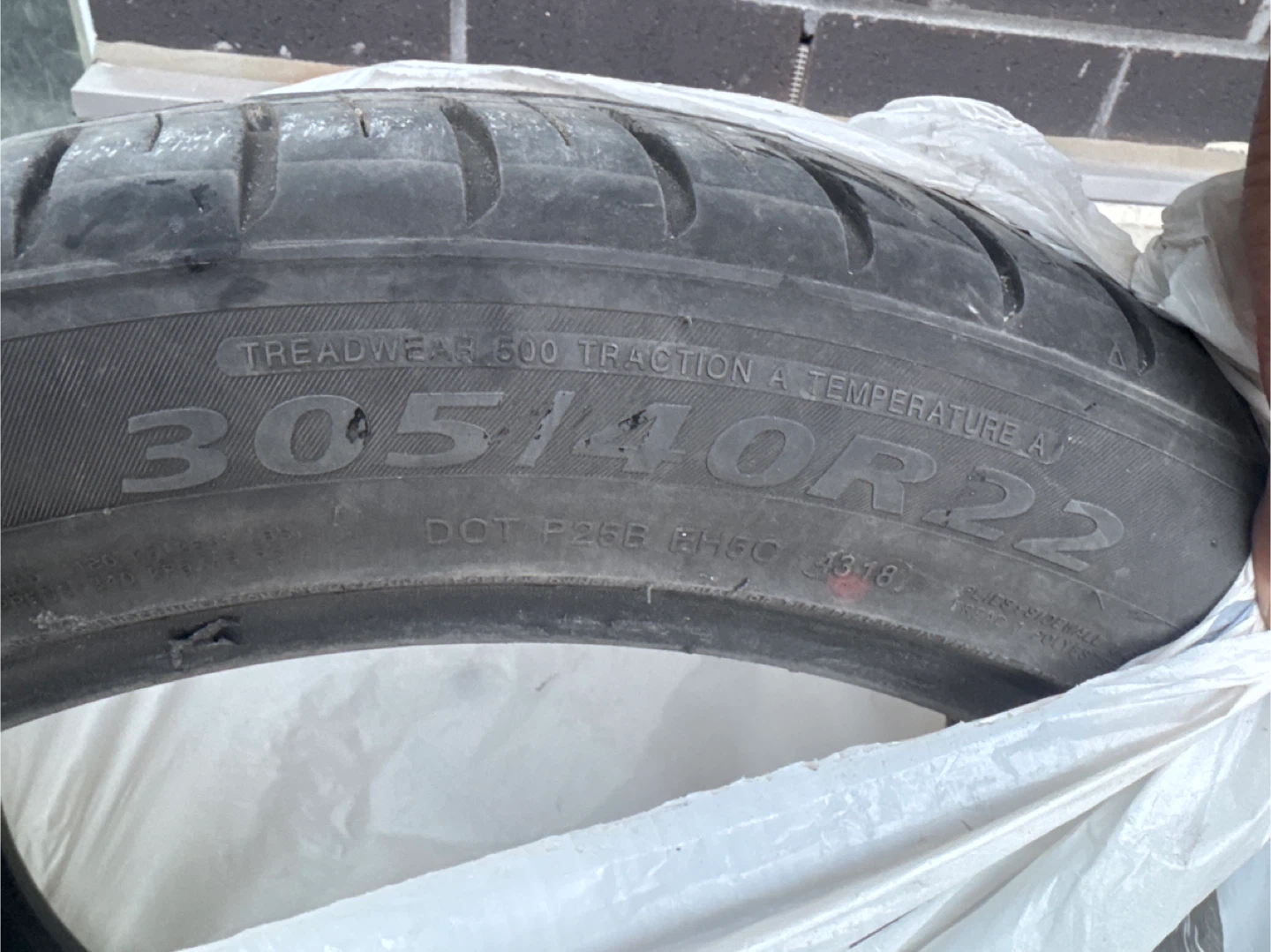 Delinte 305/40R22 Tire - photo 3