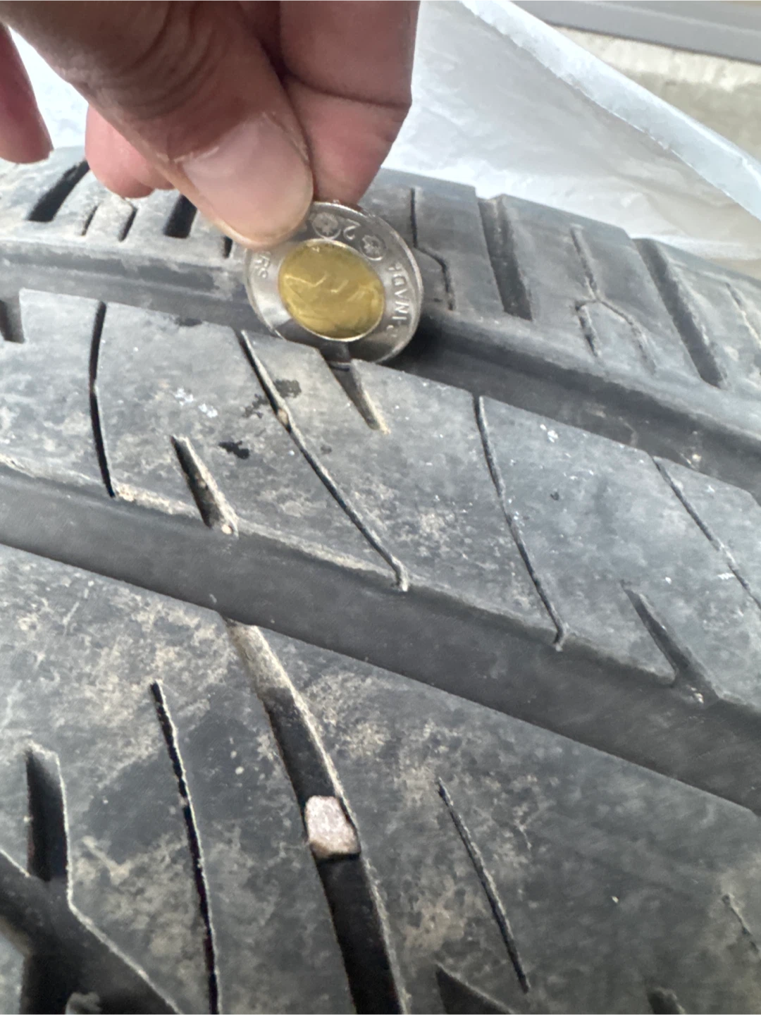 Delinte 305/40R22 Tire - photo 2