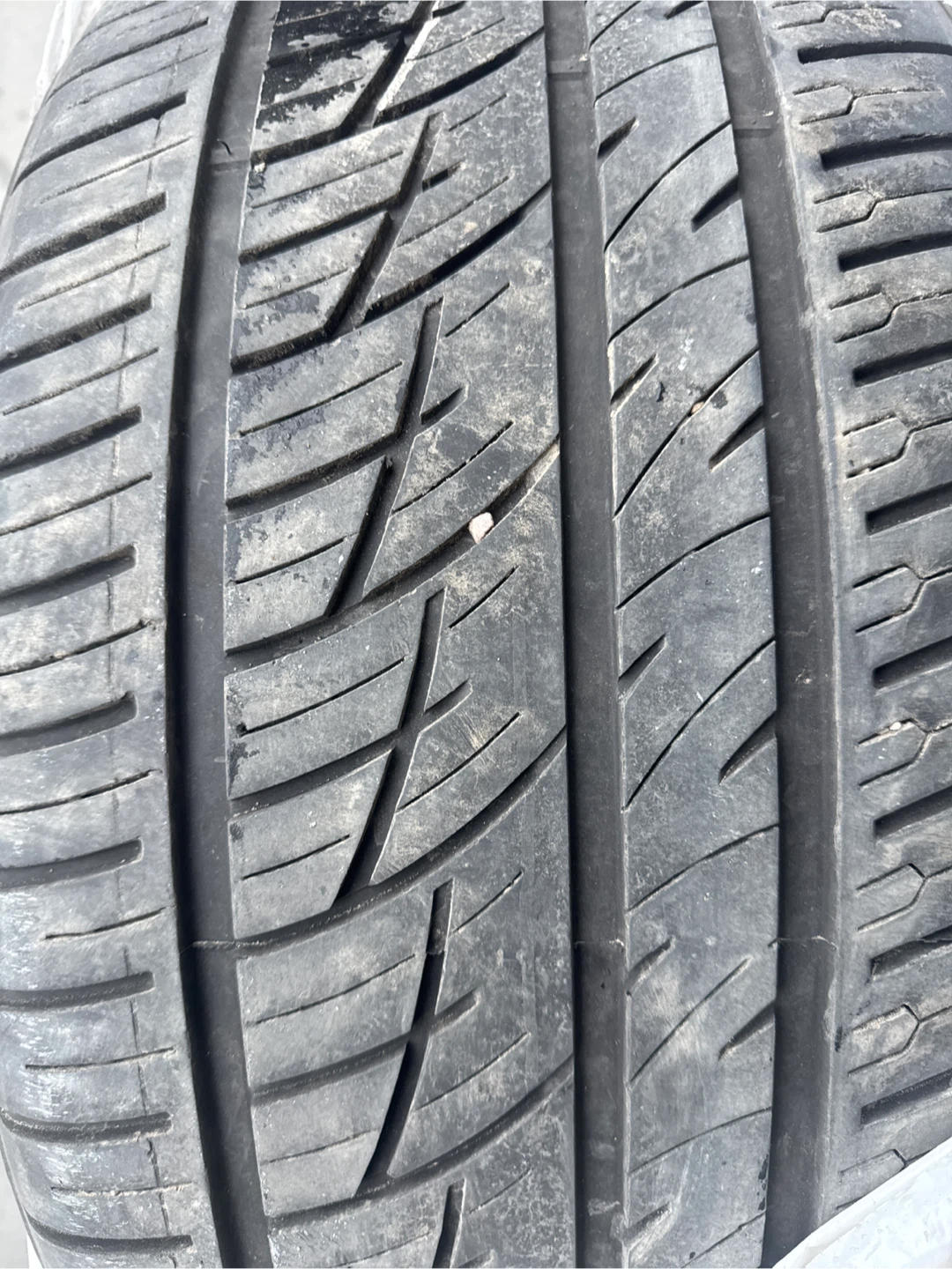 Delinte 305/40R22 Tire