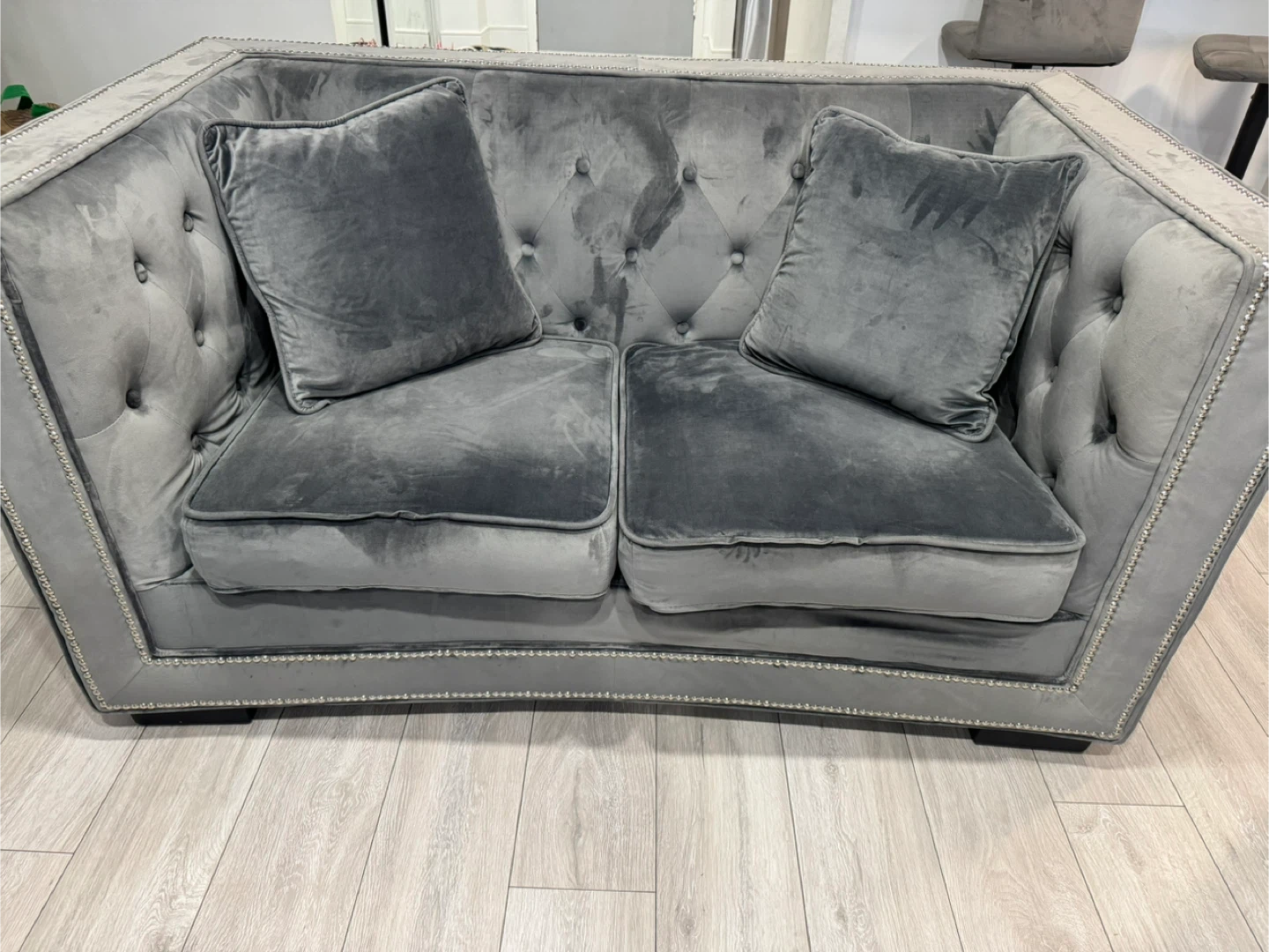 Grey Velvet Tufted Sofa - photo 4