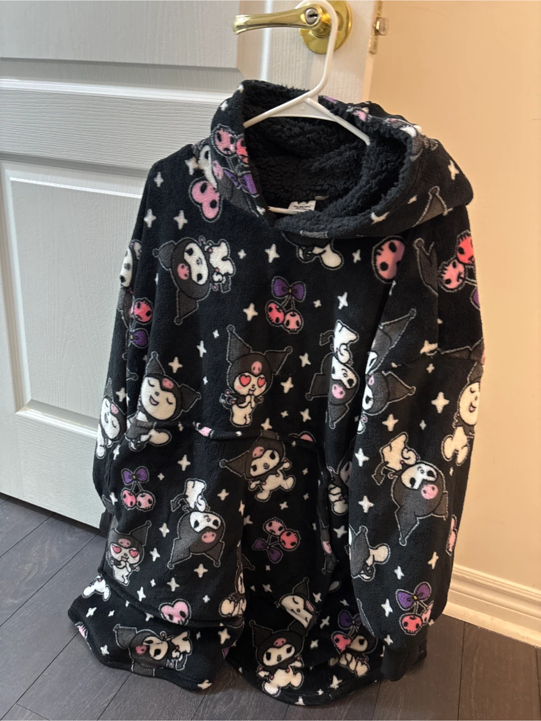 Sanrio Kuromi Fleece Hooded Blanket - photo 3
