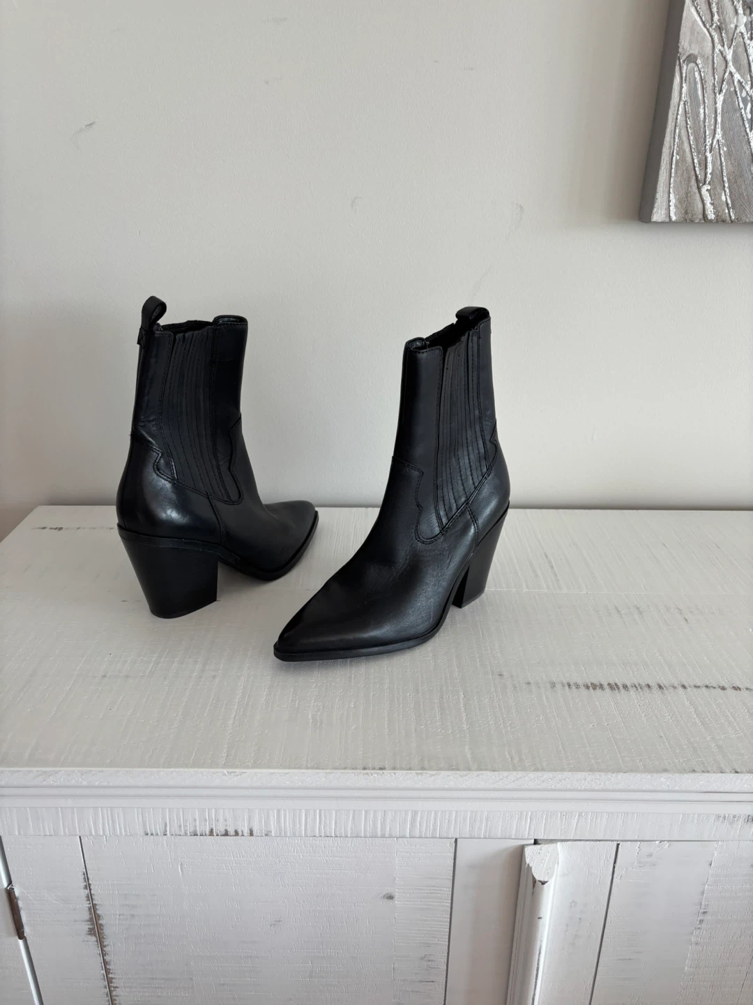 Also black cowboy boots. Size 7 - photo 4