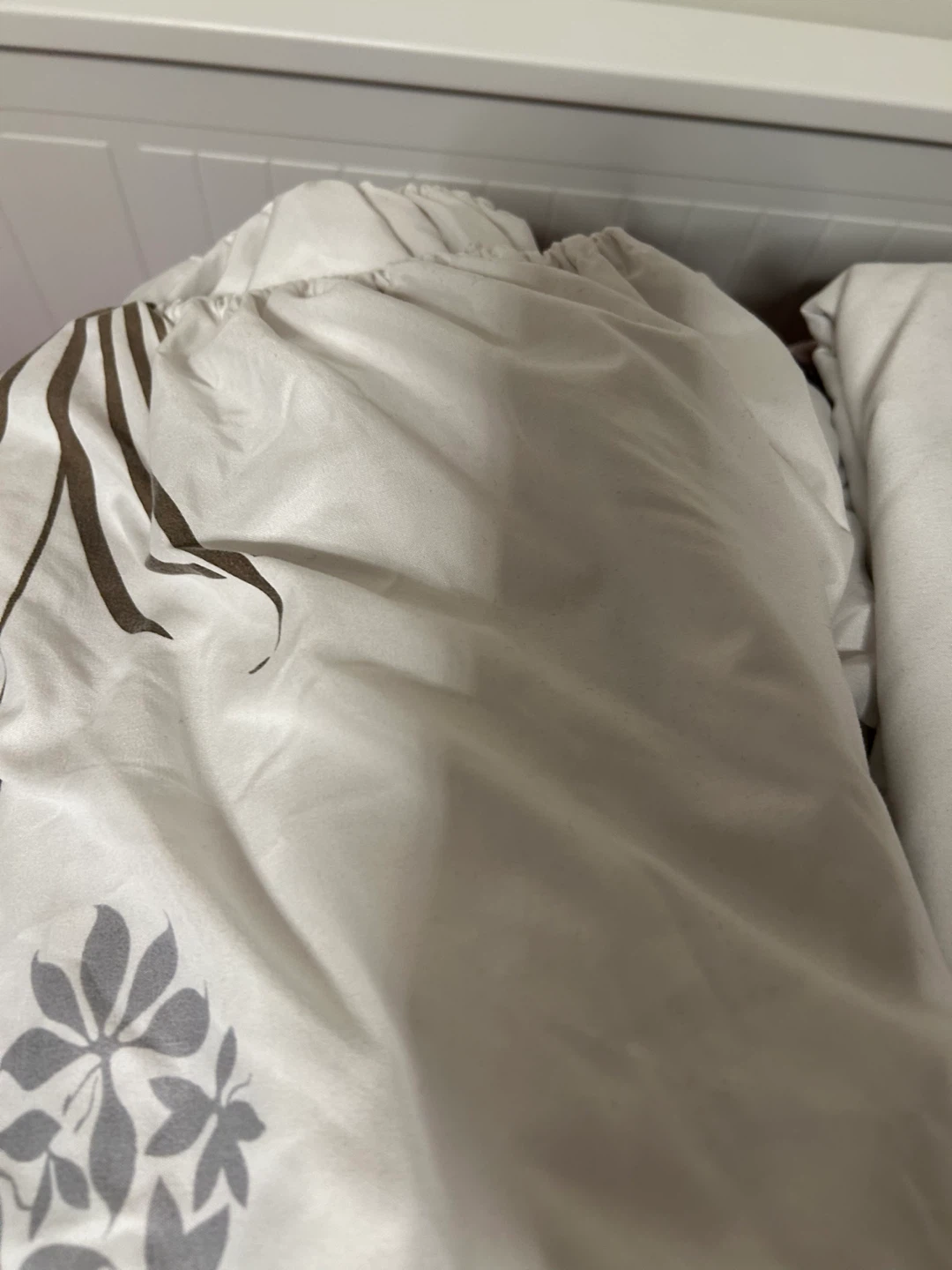 White Floral and Leaf Pattern bedding set (Queen size) - photo 2