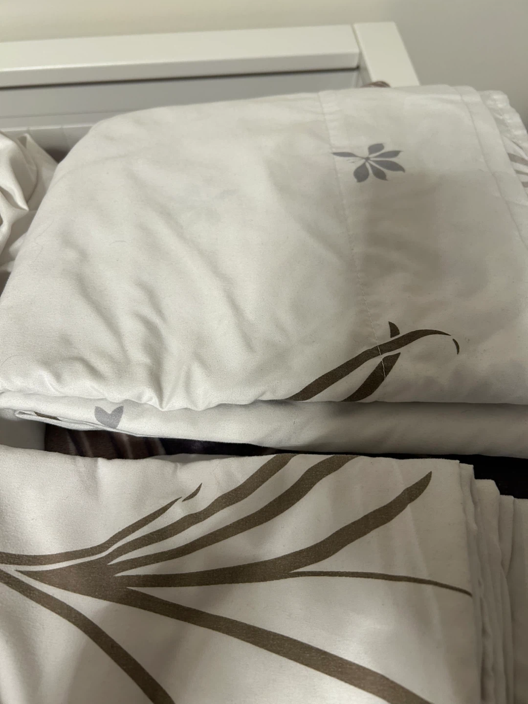 White Floral and Leaf Pattern bedding set (Queen size) - photo 4