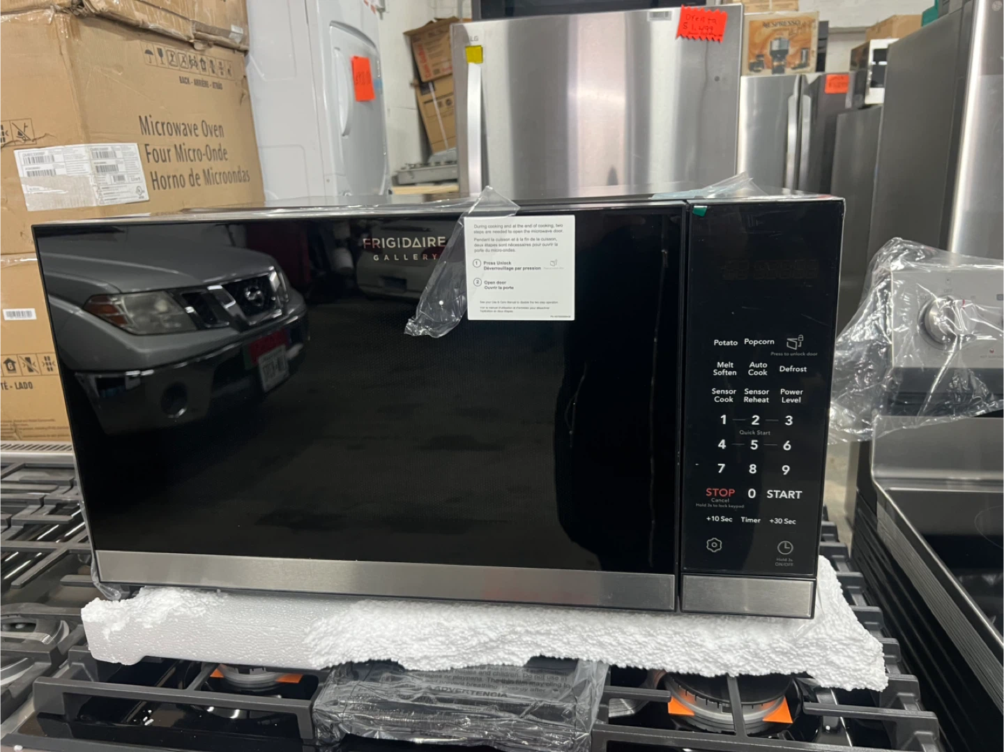 Frigidaire Gallery Black Microwave - photo 2