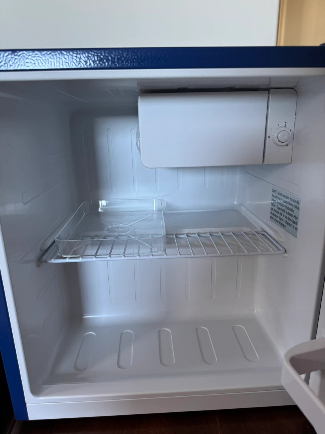 Frigidaire Mini Fridge - Blue - photo 3