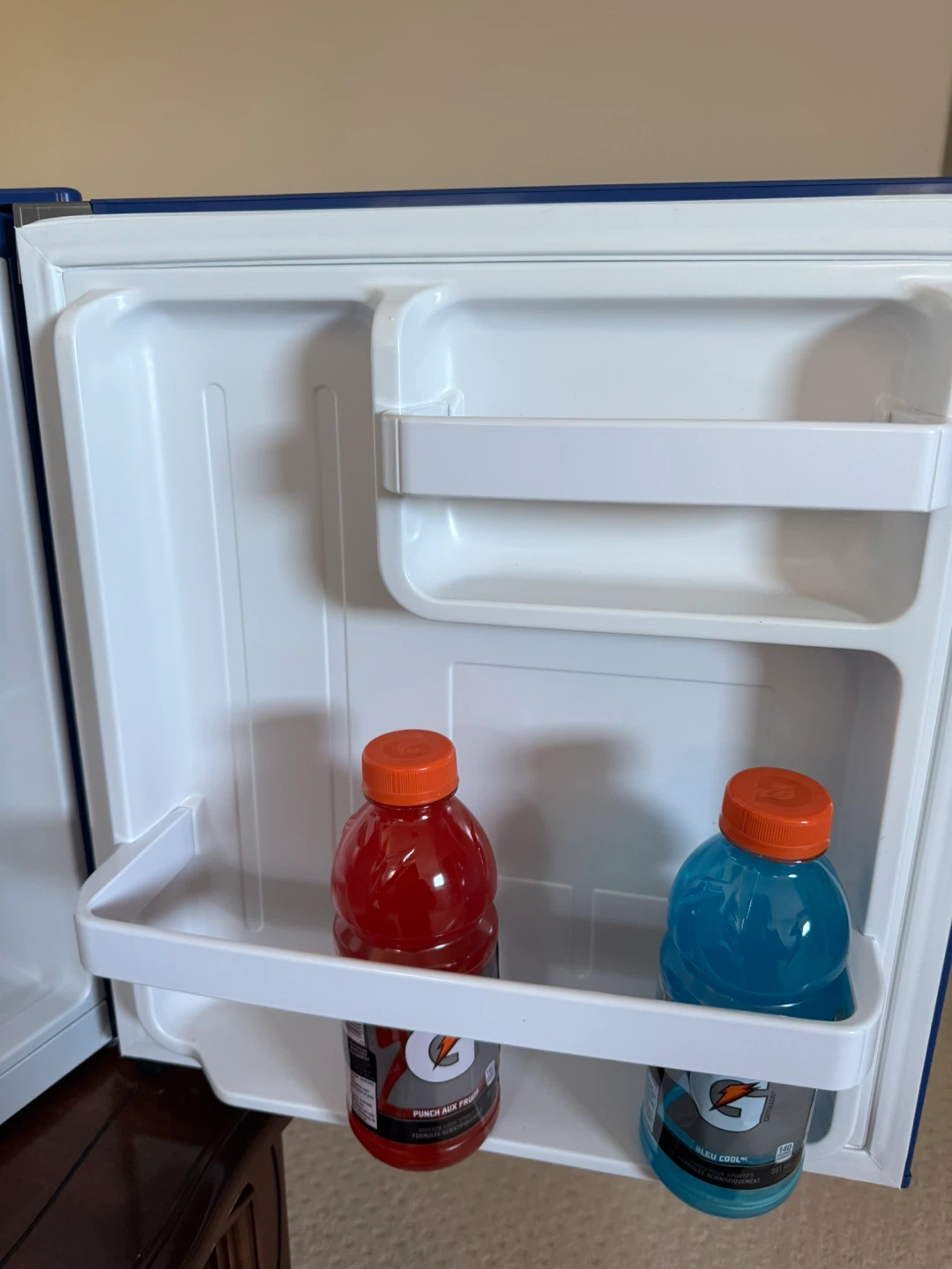 Frigidaire Mini Fridge - Blue - photo 4