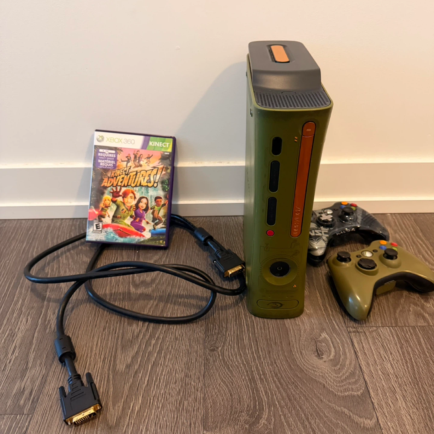 Limited edition Xbox 360 Console with game and!Controllers