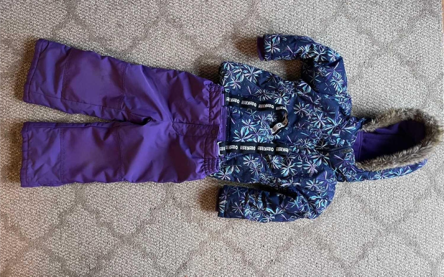 OshKosh snowsuit (Size 5)hat & neck warmer (not pictured) 🧡