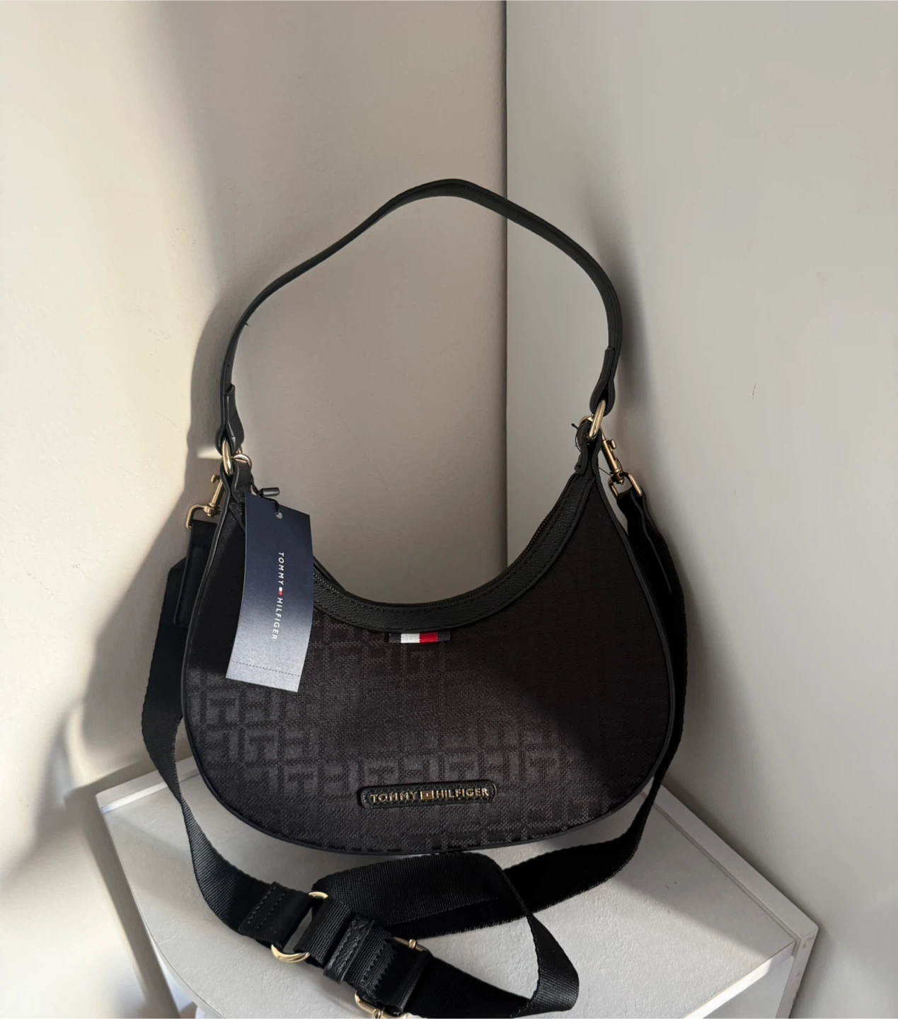 Tommy Hilfiger Hobo Shoulder Bag Black Monogram - photo 2
