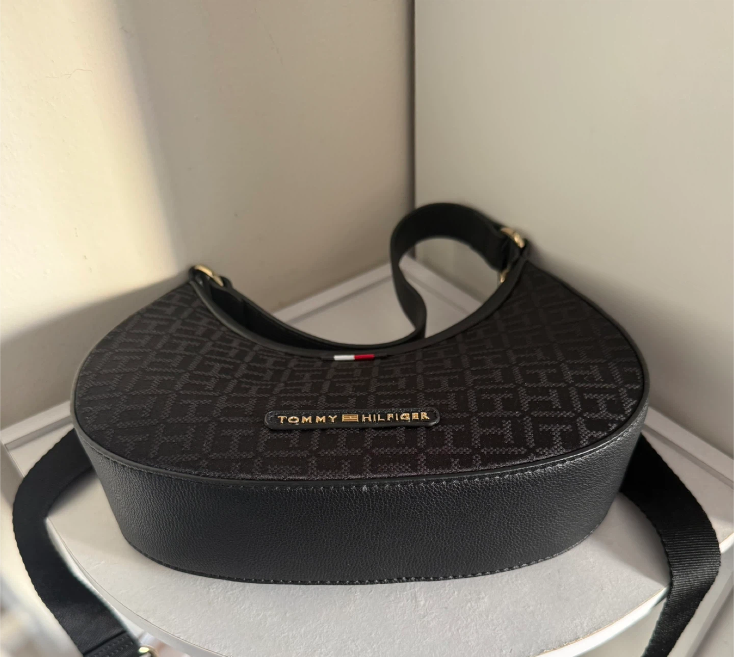 Tommy Hilfiger Hobo Shoulder Bag Black Monogram - photo 5