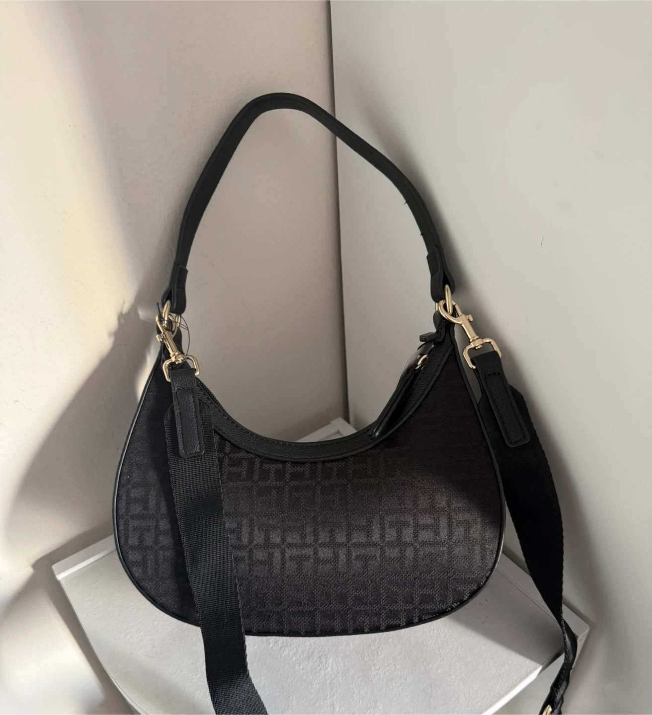 Tommy Hilfiger Hobo Shoulder Bag Black Monogram - photo 3