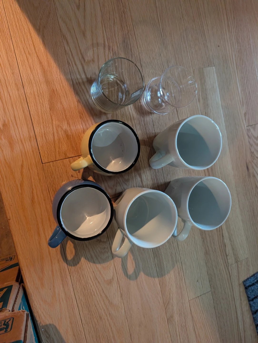Set of 5 Mugs and 2 Glasses - photo 2