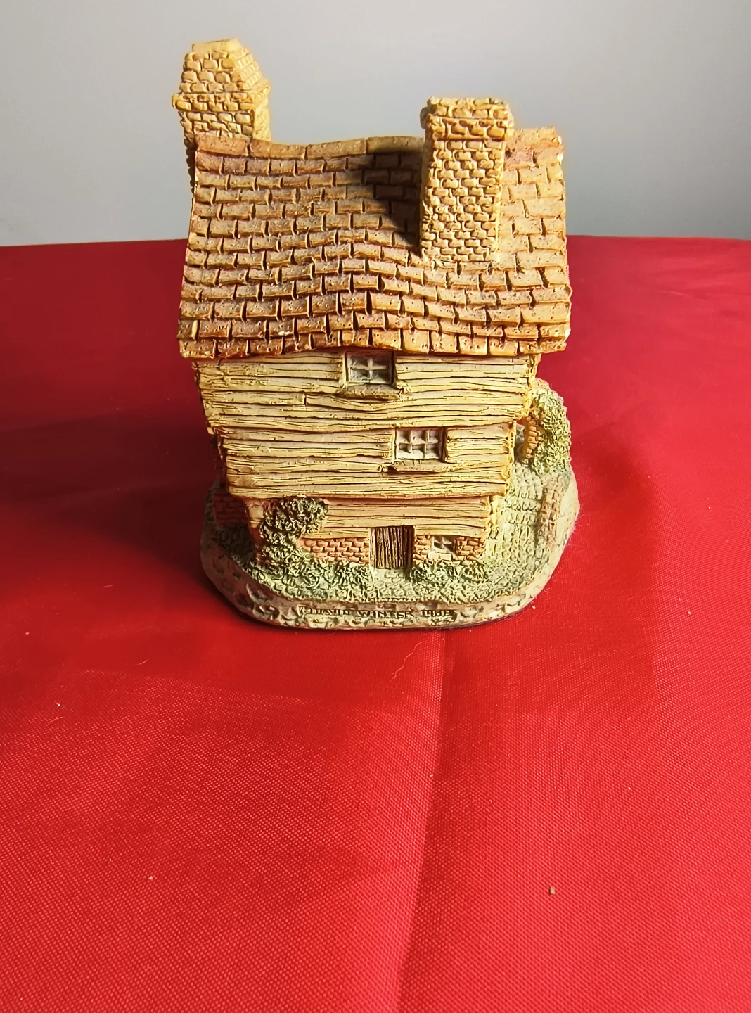 David Winter "Wine Merchant" Collectible House - photo 3