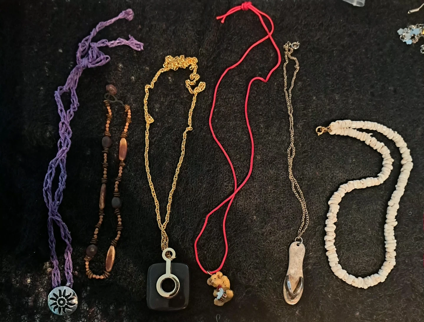 Lot of 6 assorted necklaces