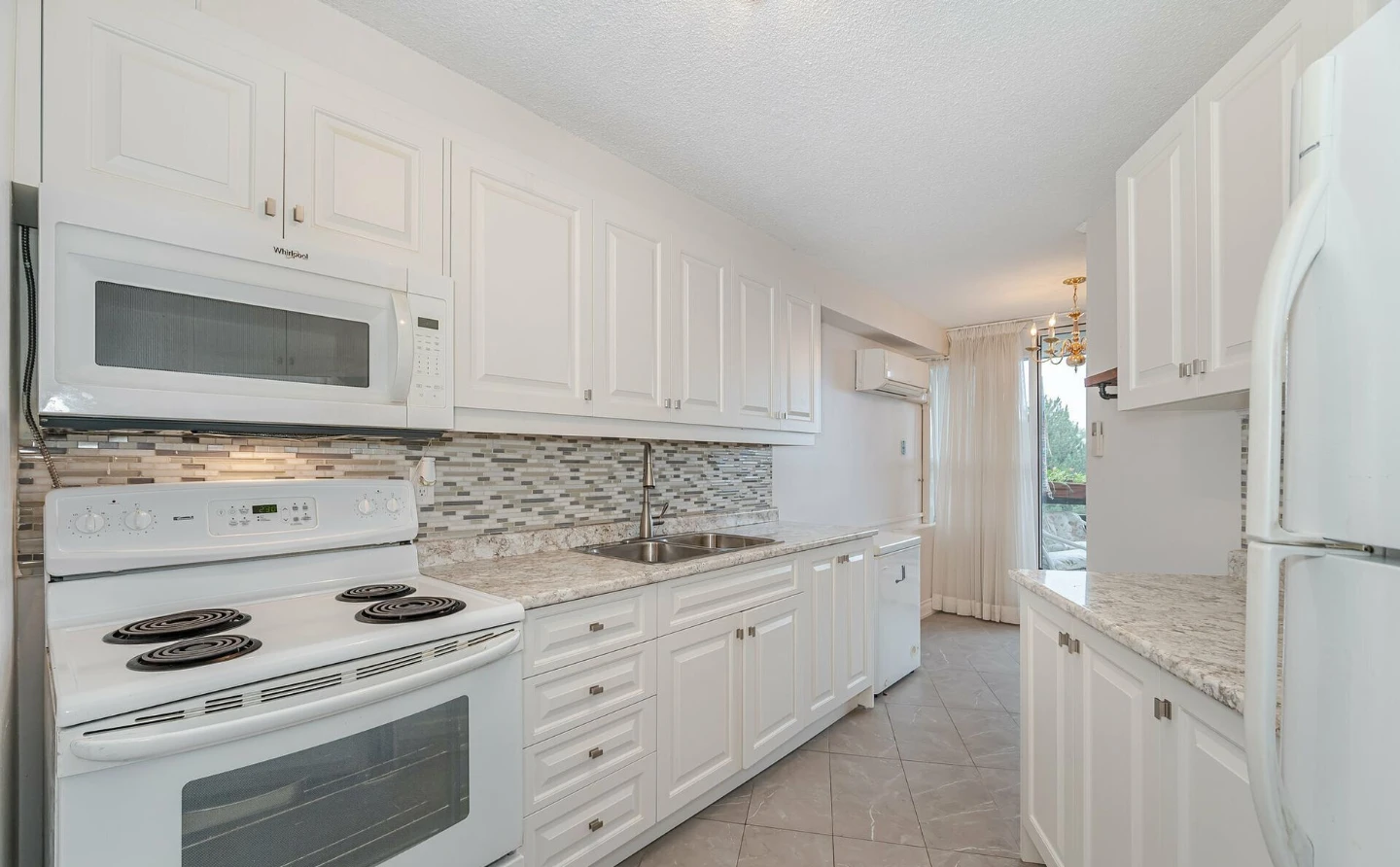 2 Bedroom - 1.5 Bathroom Apartment - Etobicoke