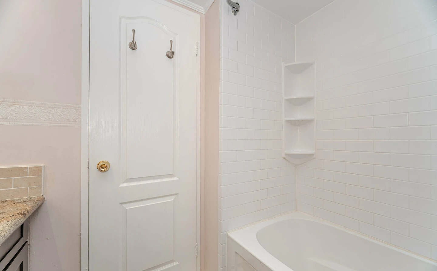 2 Bedroom - 1.5 Bathroom Apartment - Etobicoke - photo 3