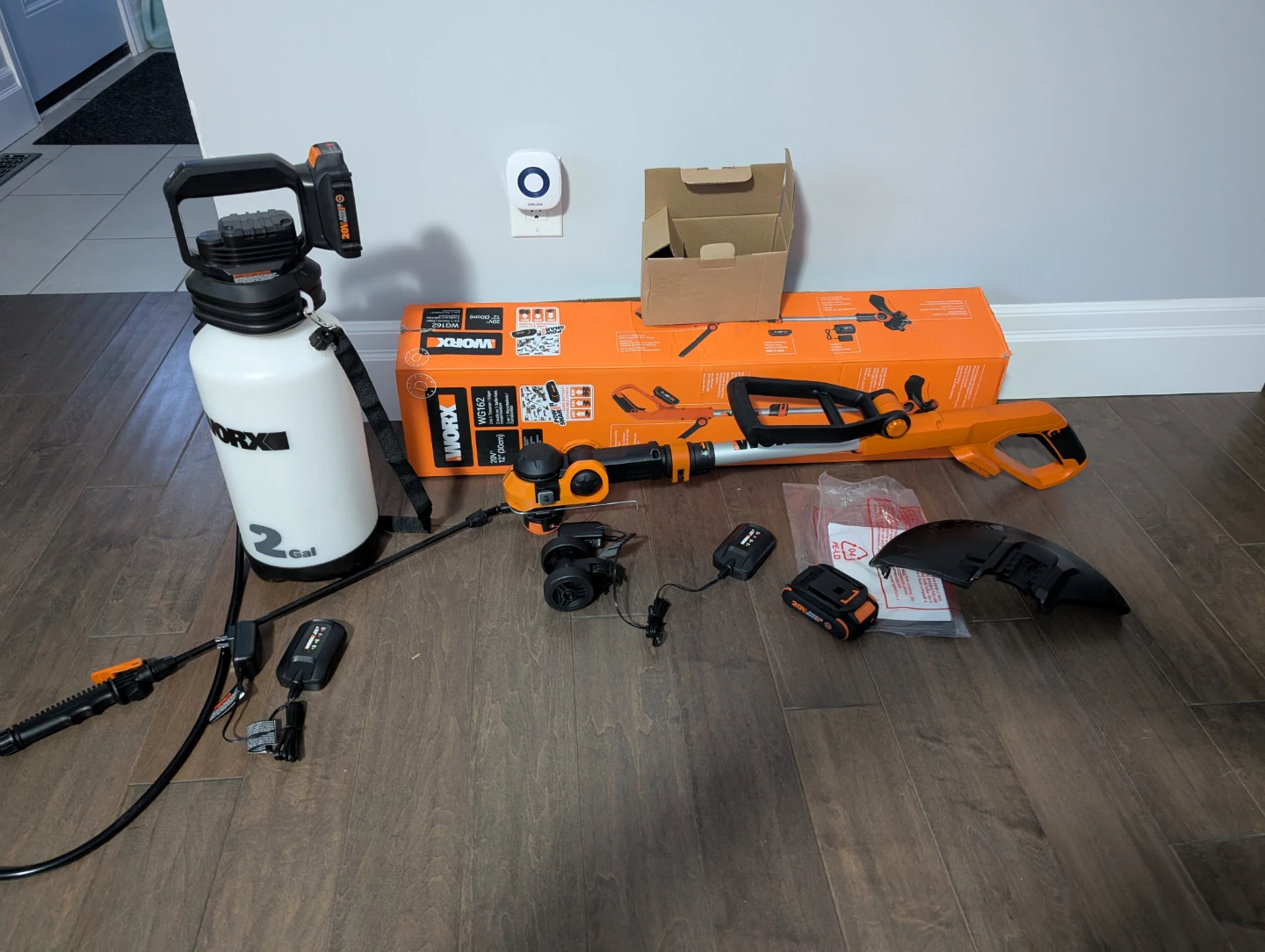 New Worx Cordless Sprayer and Trimmer For Sale - photo 4