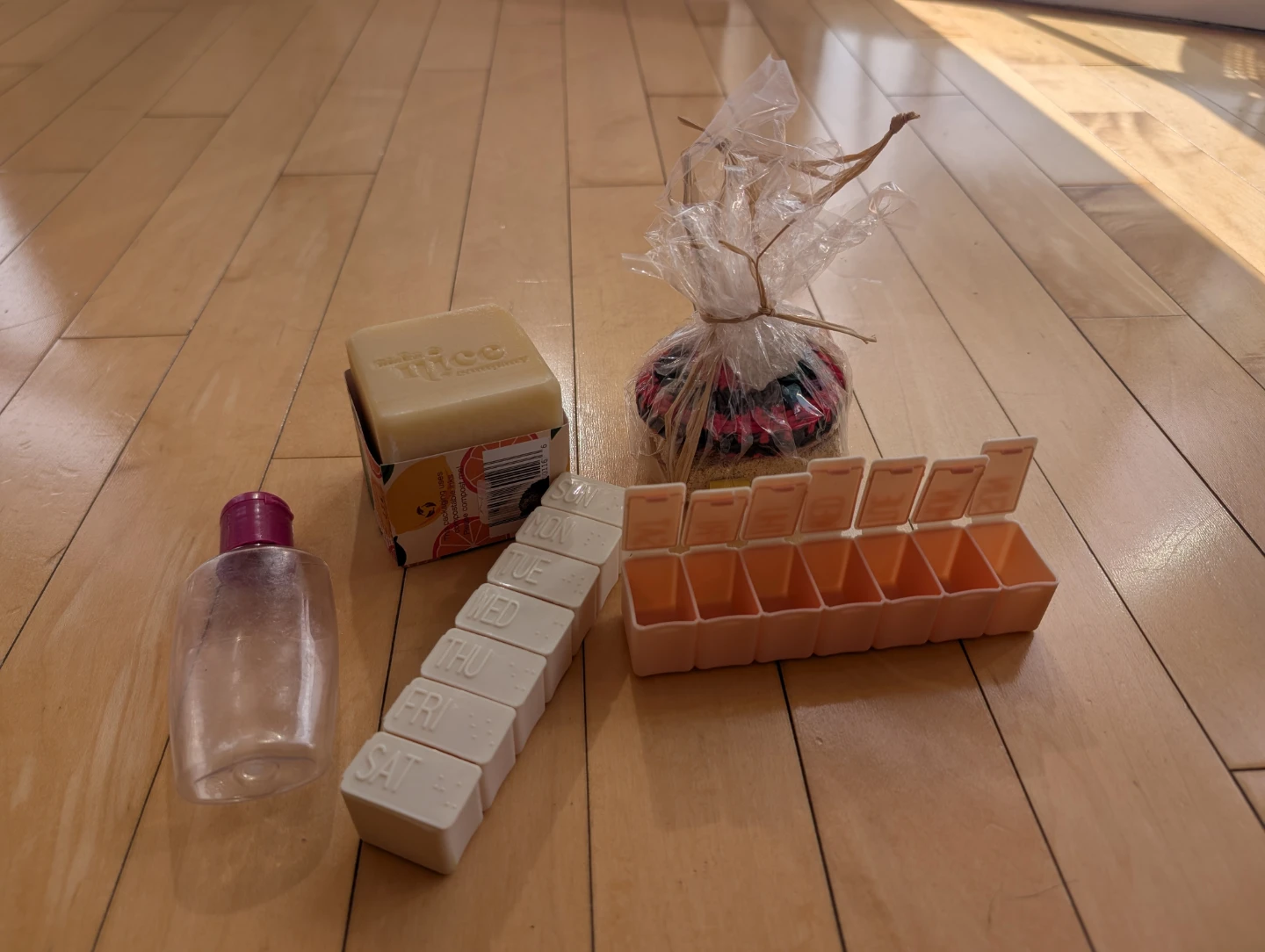 Soap, pill box, travel container, Moroccan pumice stone - photo 2