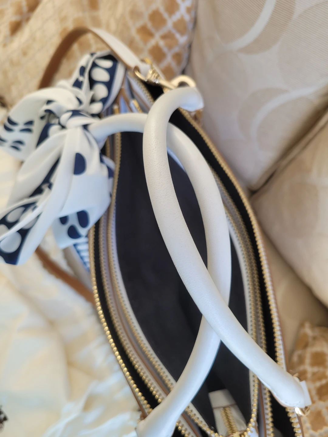Authentic Coach White Leather Borough bag with Scarf - photo 4