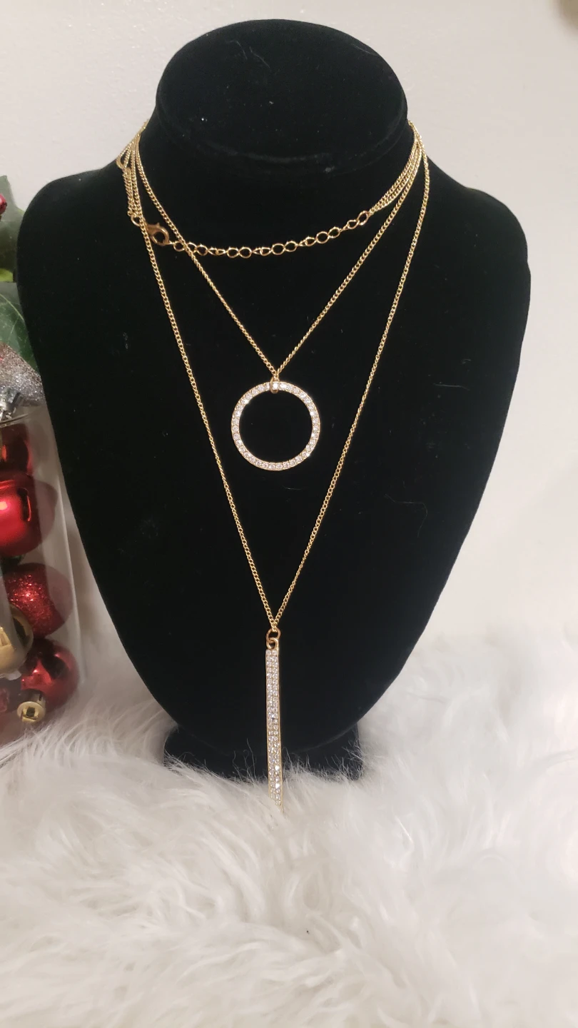 Like New Women's Layered Neclace With Set