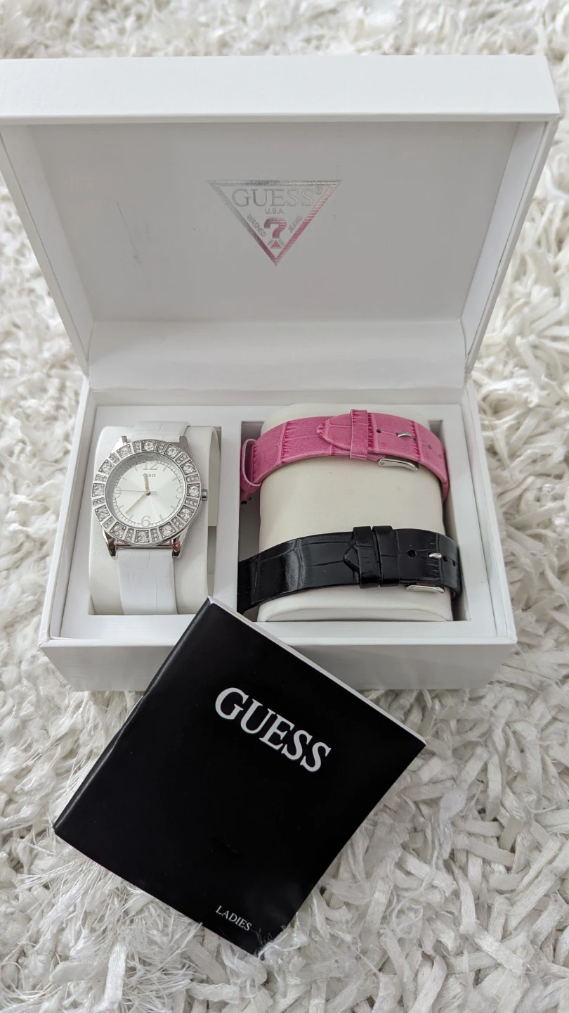 Guess Ladies Watch Gift Set with Interchangeable Straps 🥕