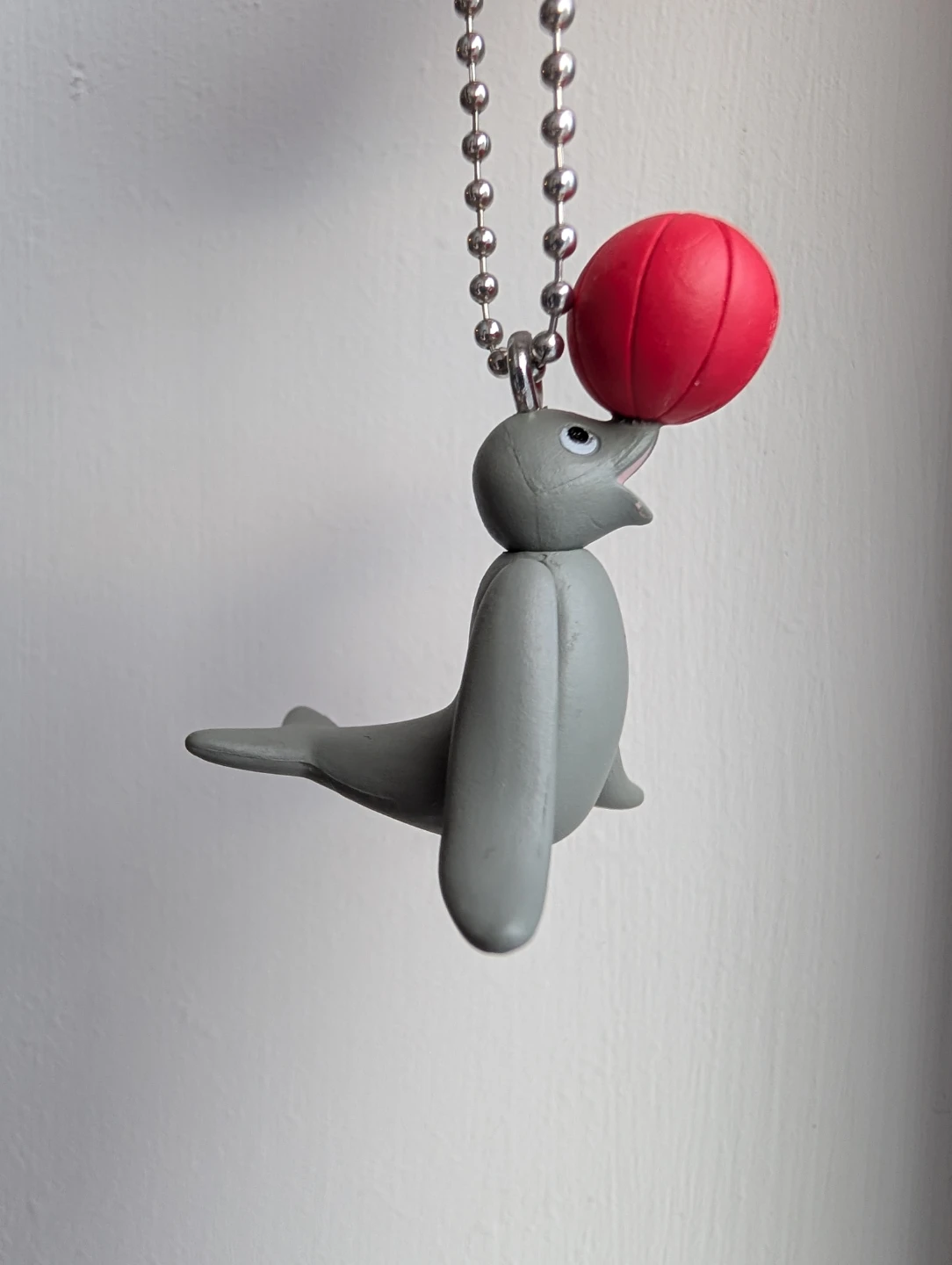 (new) Cute Robby keychain, pingu, Seal with Ball Keychain - photo 4