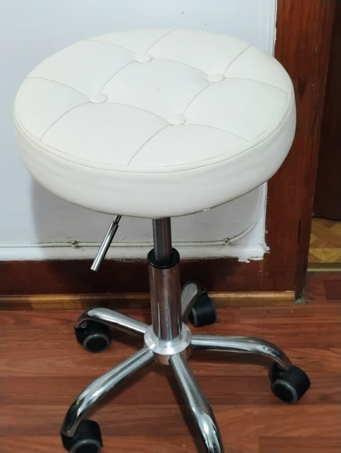 🥕"White Rolling Stool .