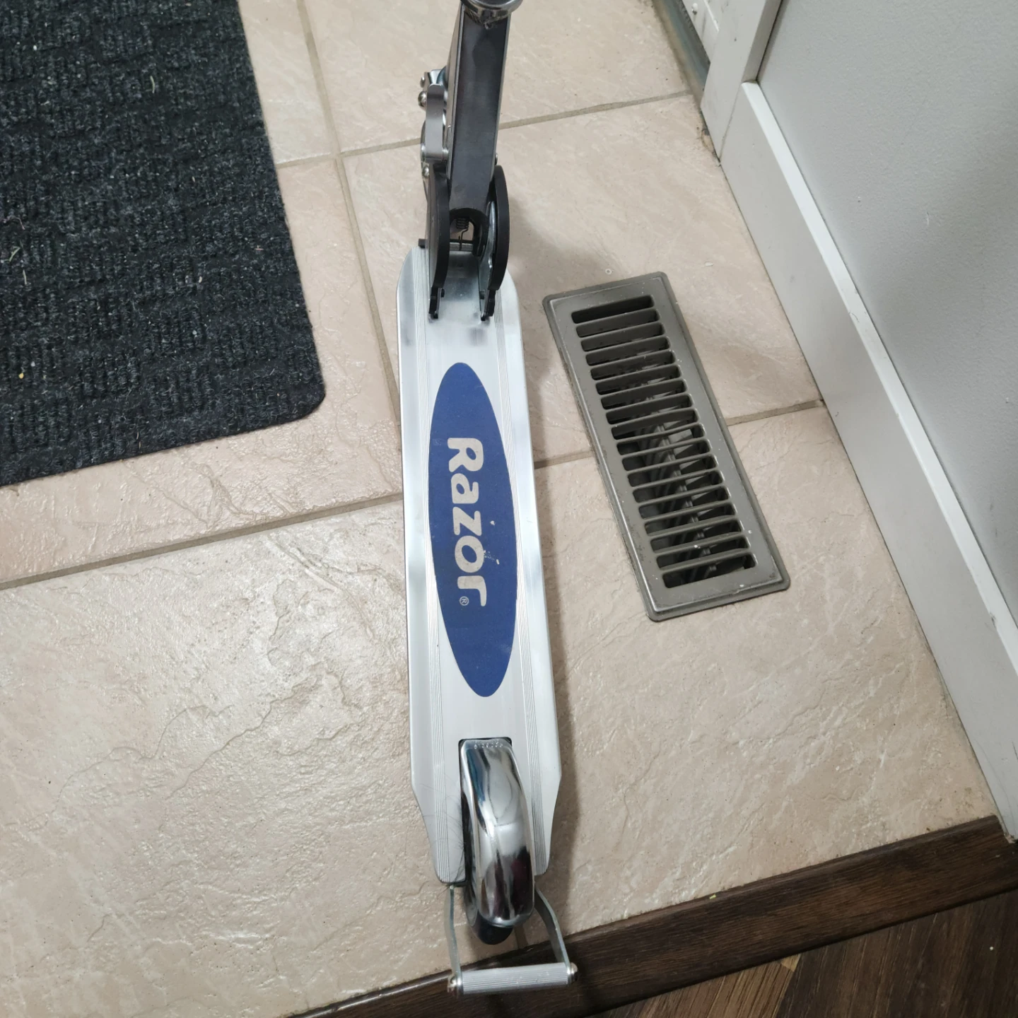 Moving Sale (Razor Scooter) - photo 2