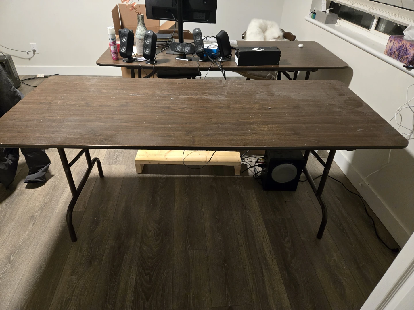 Folding table