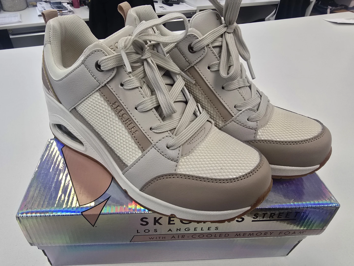 Skechers Los Angeles Women's Sneakers Size 8 Beige