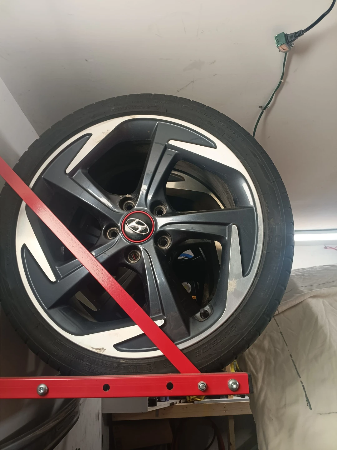 Hyundai Alloy Wheel and Tire