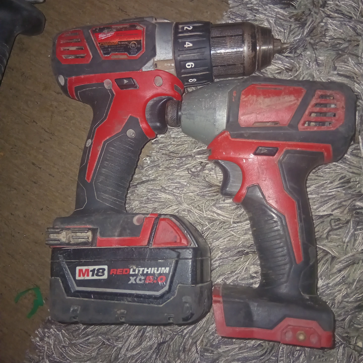 MILWALKEE 6 TOOL SET PLUS BATTTERIES - photo 2