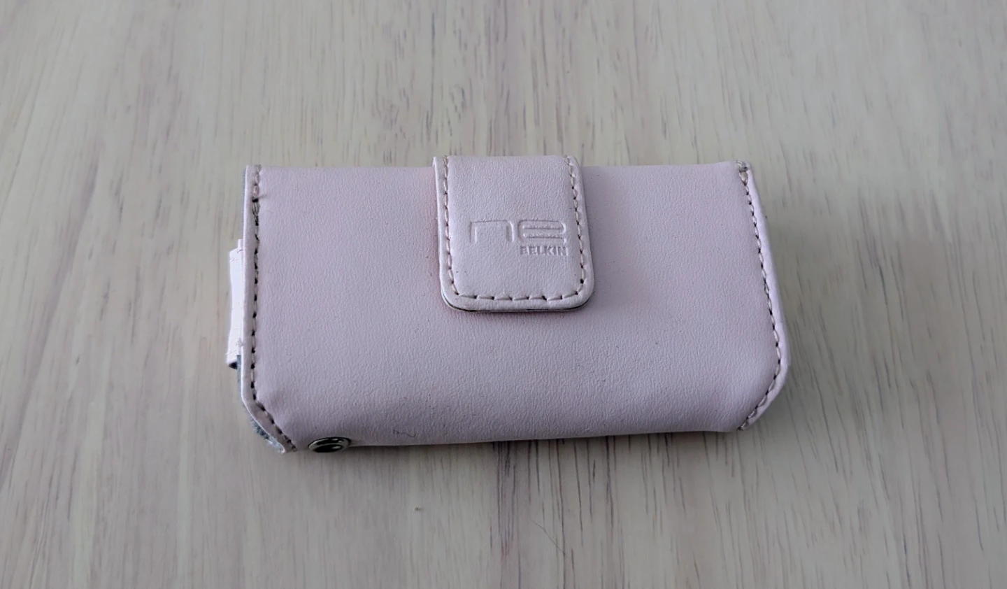NeuElements Pink Leather iPod Nano Case