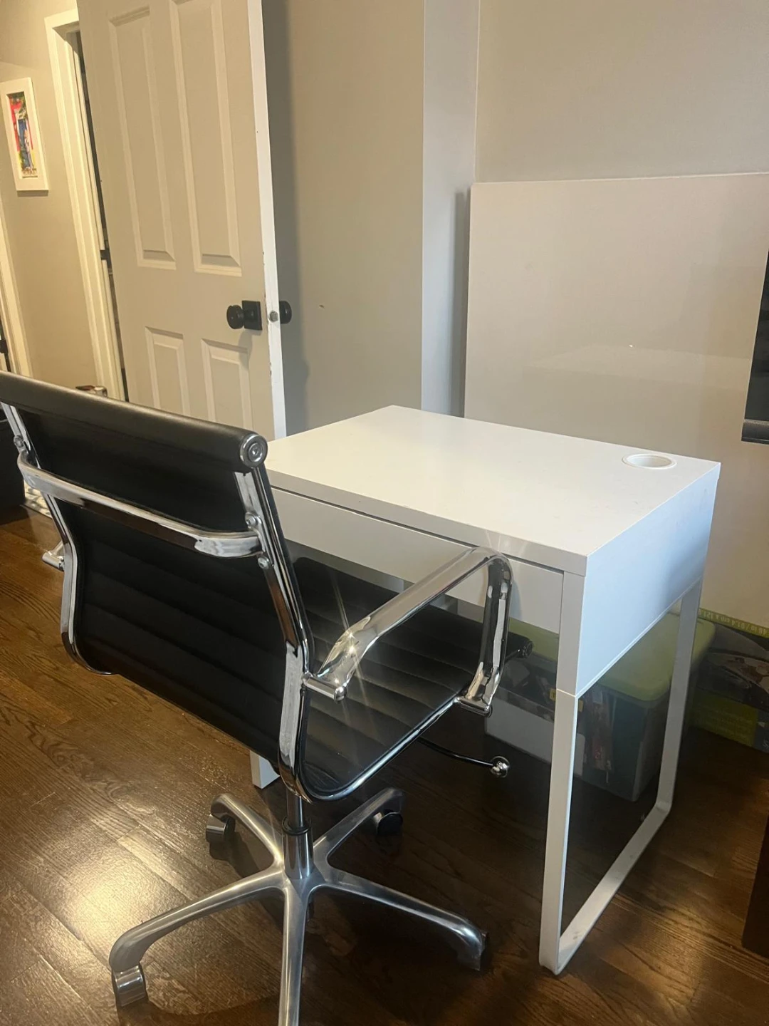 Black Ribbed Office Chair with One Drawer Desk