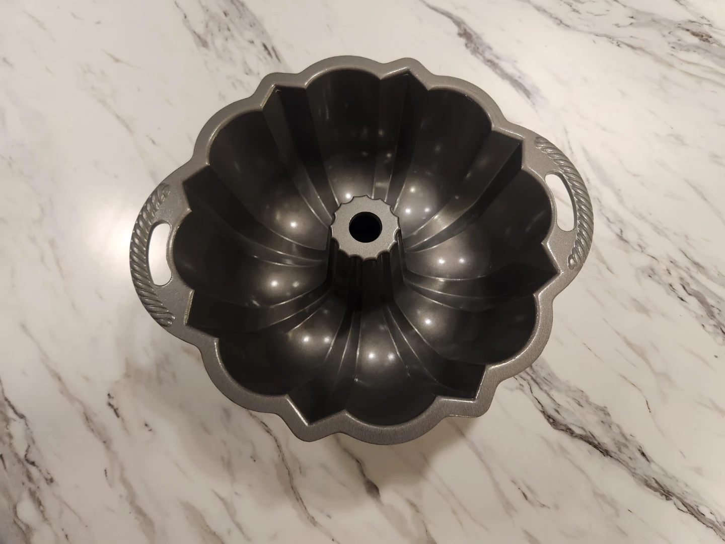 🥕Brand new  Nordic Ware Bundt cake Pan
