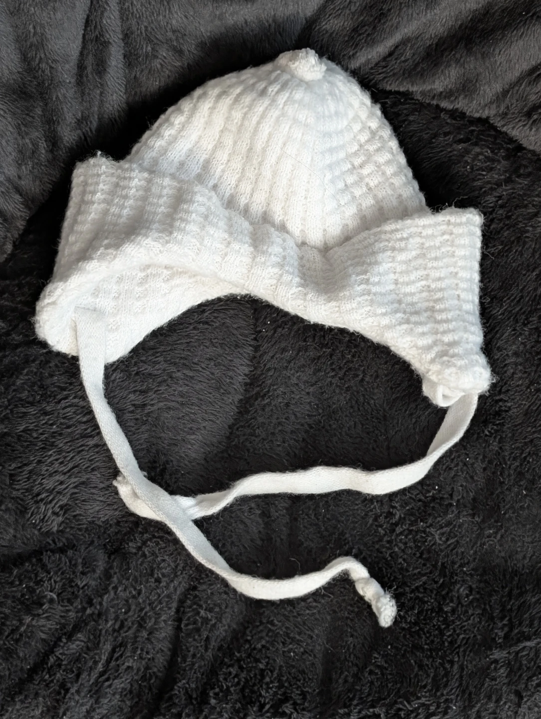 Toddler White Knitted Trapper Hat with Ties 🥕
