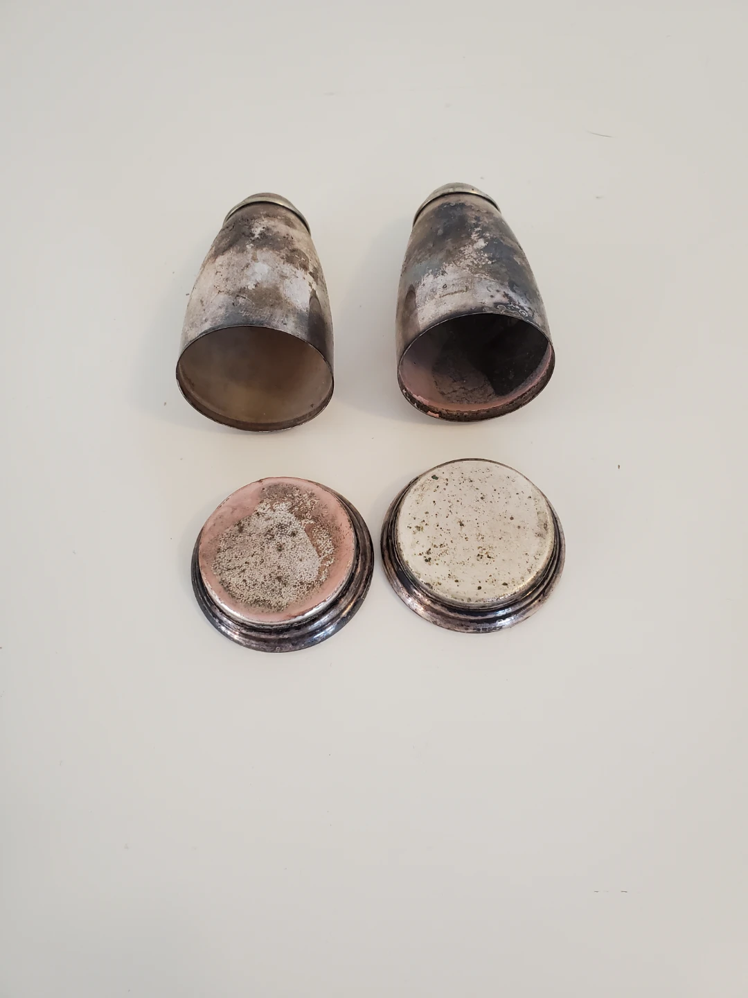 Vintage Rogers 1881 Silver Plated Salt and Pepper Shakers - photo 4