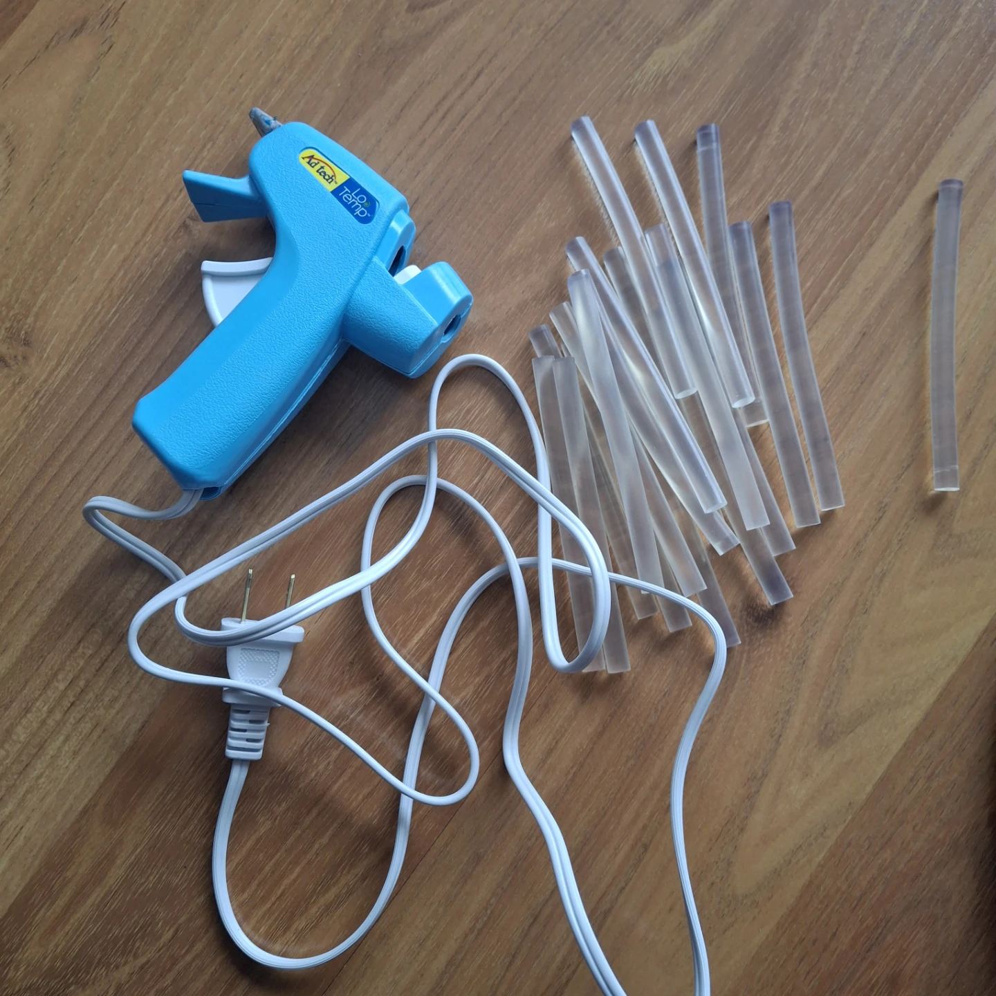 AdTech Lo-Temp Glue Gun with Glue Sticks