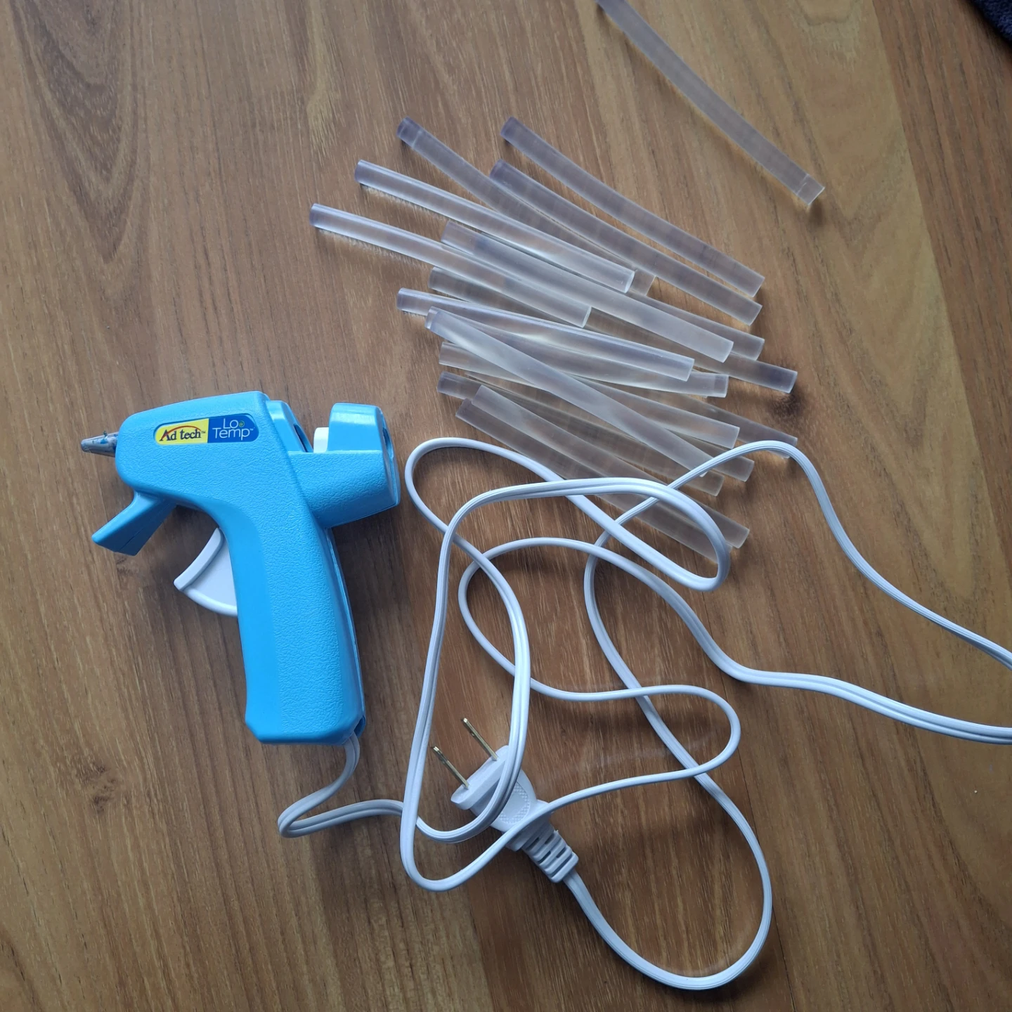AdTech Lo-Temp Glue Gun with Glue Sticks - photo 2
