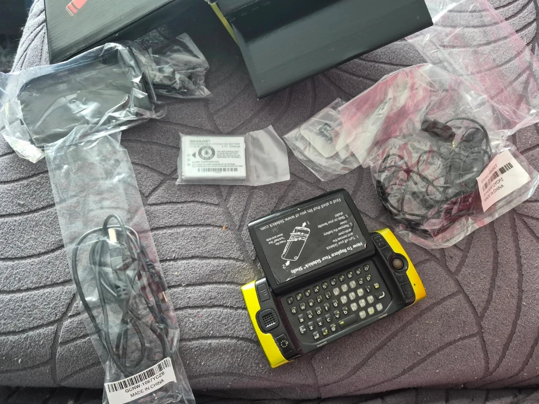 SHARP Sidekick 2008 PV210 T-Mobile Phone