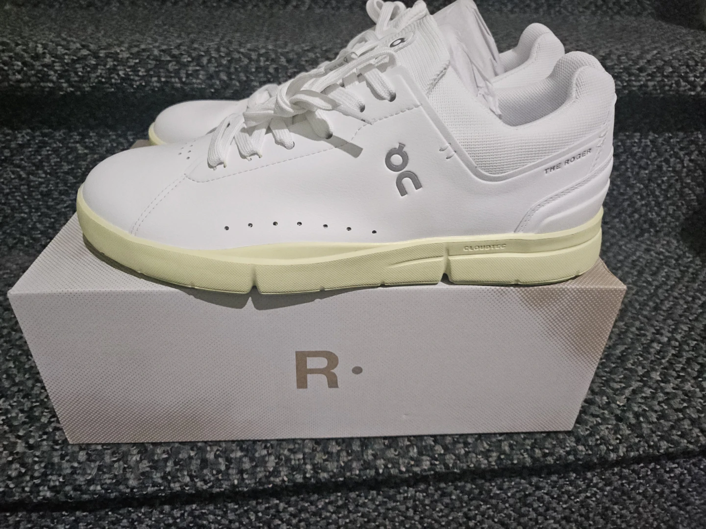 On Running The Roger Advantage White Tennis Shoes - photo 2