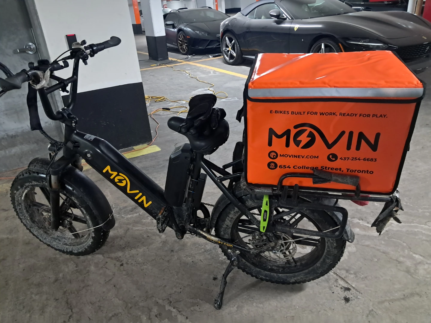 MOVIN Electric Bike with Orange Delivery Bag