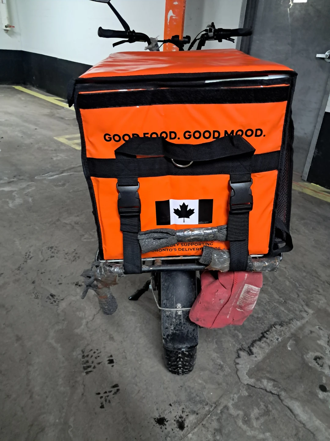 MOVIN Electric Bike with Orange Delivery Bag - photo 4