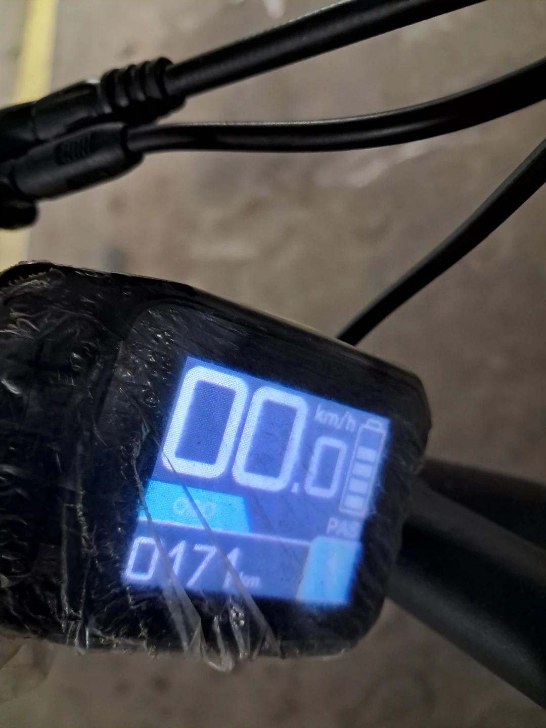 MOVIN Electric Bike with Orange Delivery Bag - photo 5