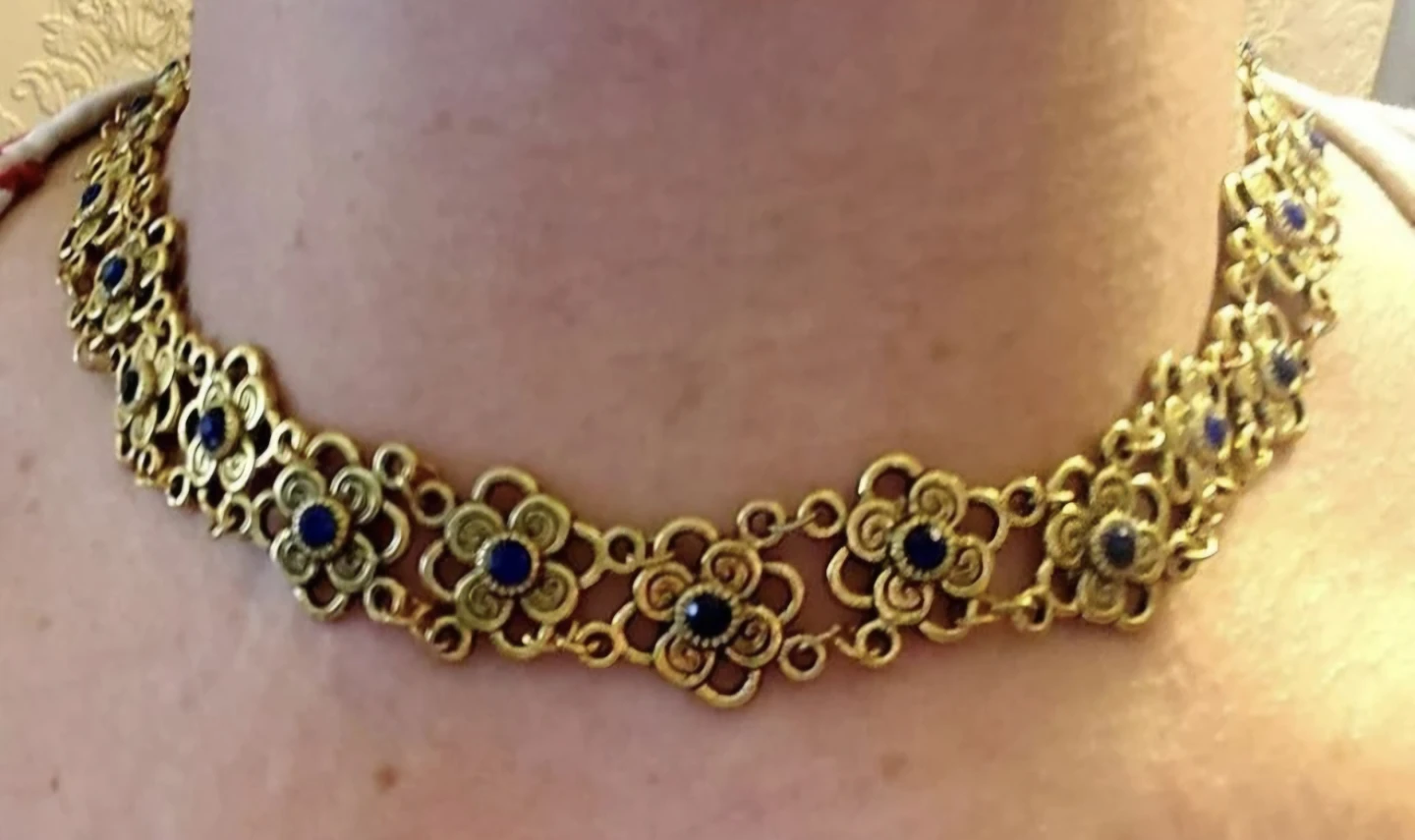 new  4 pcs set Gold tone necklace set with blue stones