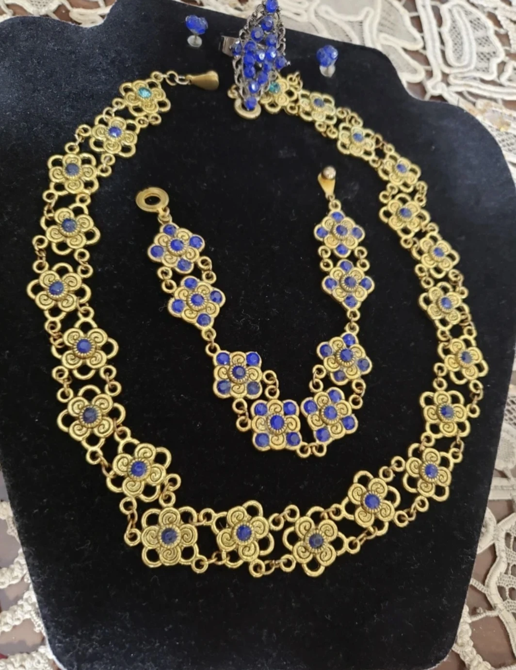 new  4 pcs set Gold tone necklace set with blue stones - photo 4