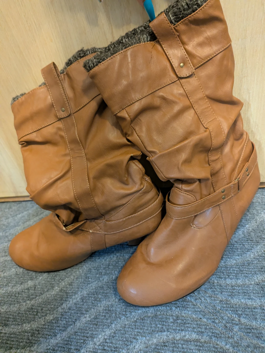 Brown slouchy boots with knitted cuffs - photo 3