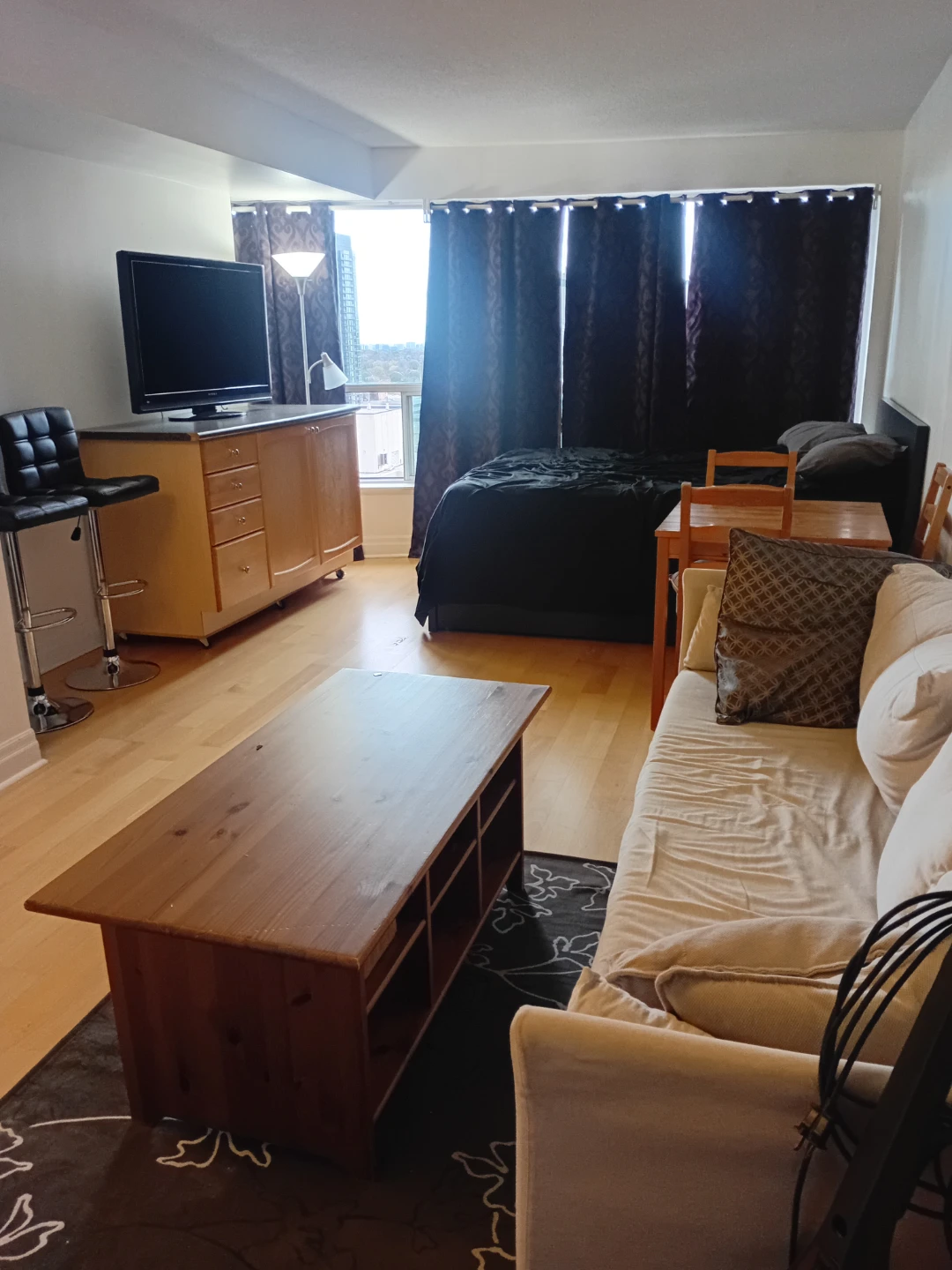 Luxury 24 hr security condo furnished steps from Subway station - photo 3